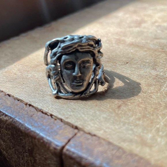 Medusa ring adjustable brass silver face boho layering statement chunky - Picture 4 of 8